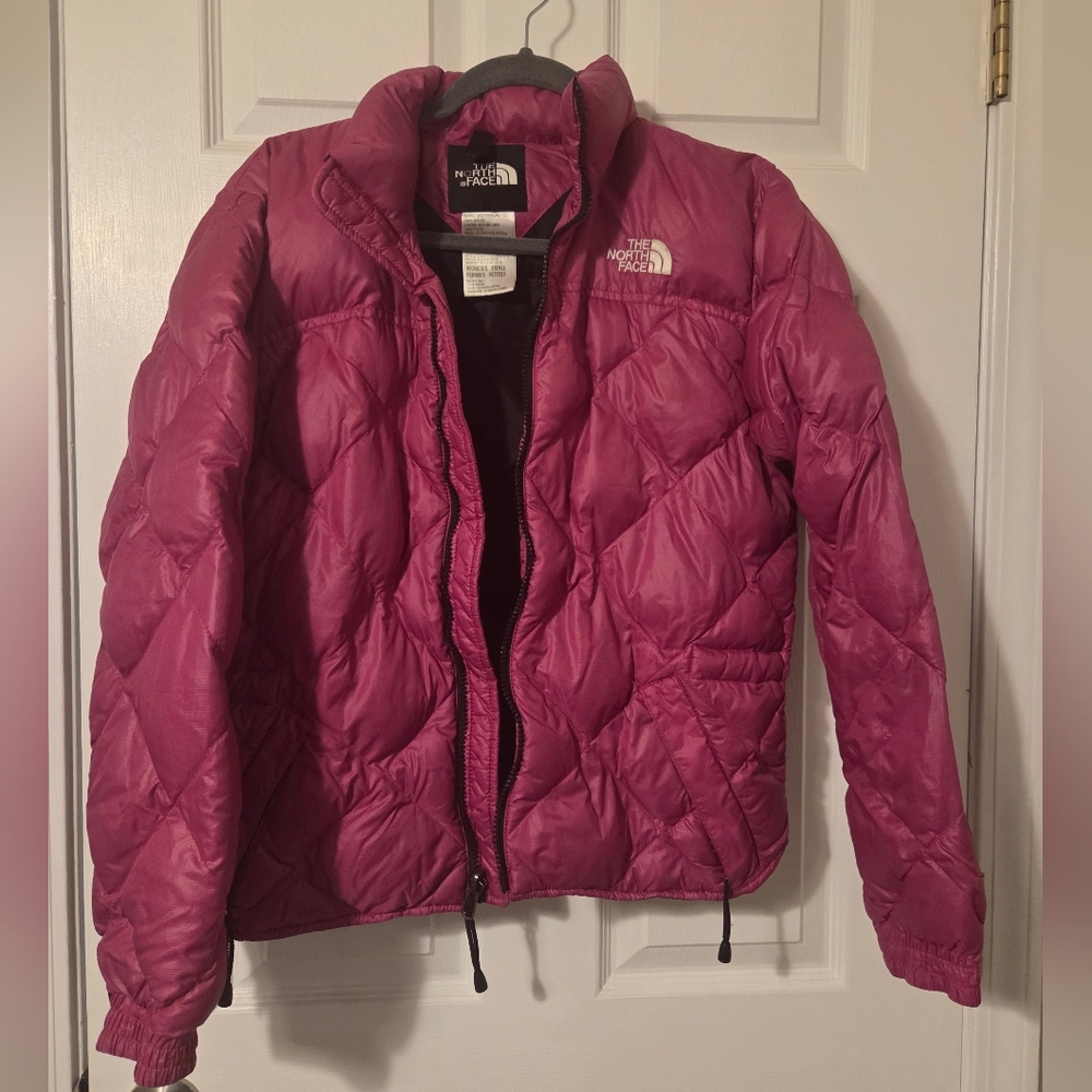 The North Face Women's Insulated Puffer Jacket - Magenta
